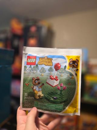 LEGO® Animal Crossing™ Tom Nook and Flying Present 30731 | Mini-Builds - Moore's Minifigures