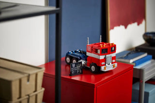 LEGO® Icons Transformers: Optimus Prime 10302