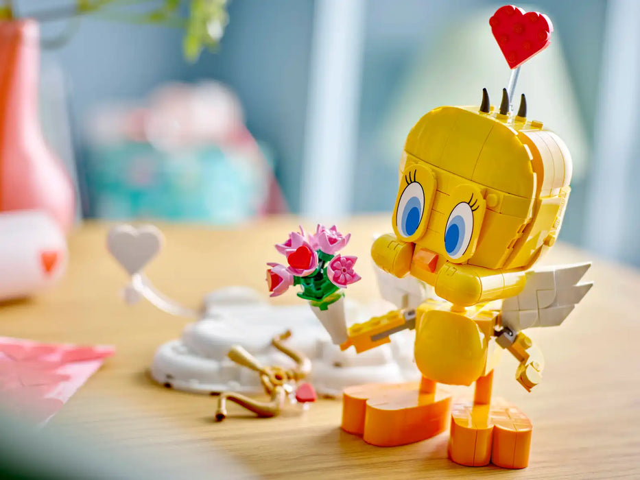 LEGO® Looney Tunes™ Sweetheart Tweety Bird 40824