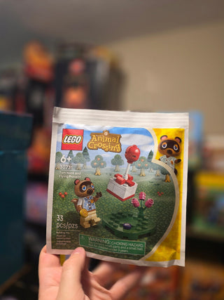 LEGO® Animal Crossing™ Tom Nook and Flying Present 30731 | Mini-Builds - Moore's Minifigures