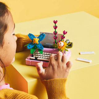 LEGO® Creator 3in1 Typewriter with Flowers 31169 - Moore's Minifigures