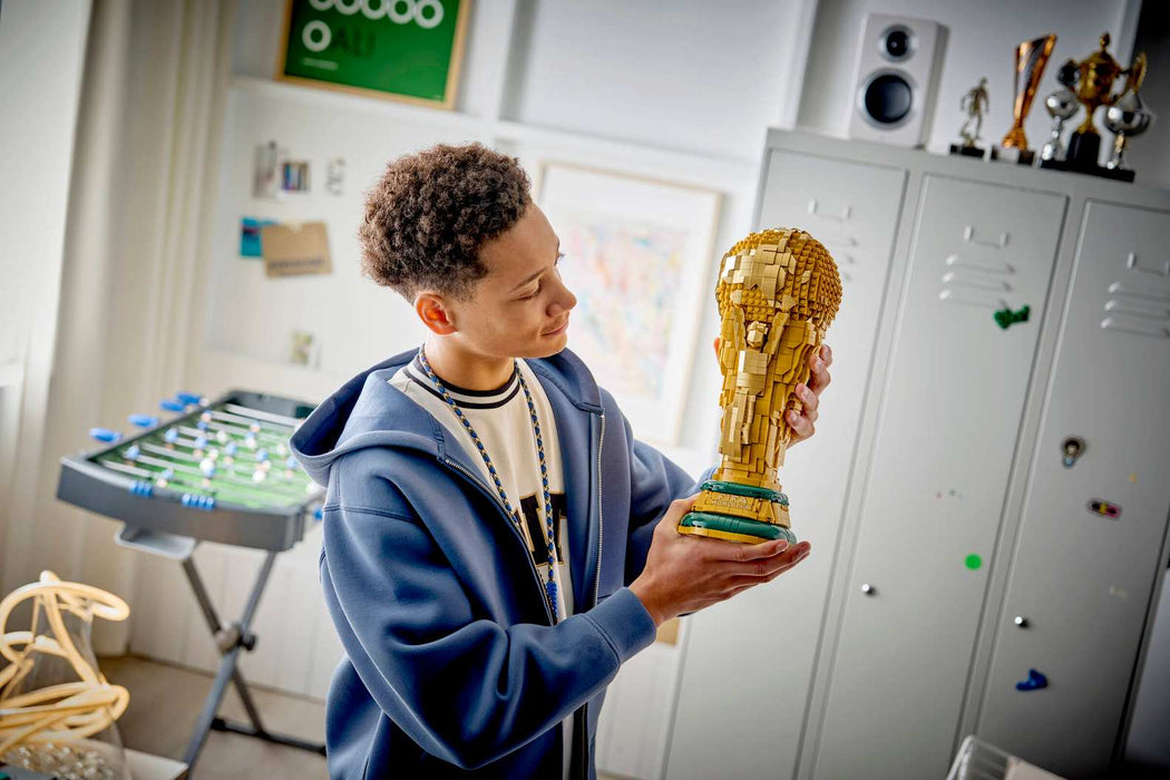 LEGO® Editions FIFA World Cup™ Official Trophy 43020 - Moore's Minifigures