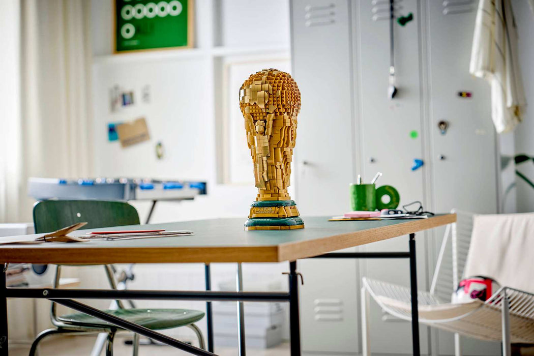LEGO® Editions FIFA World Cup™ Official Trophy 43020 - Moore's Minifigures