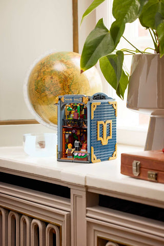 LEGO® Icons Bookstore: Book Nook 11379 - Moore's Minifigures