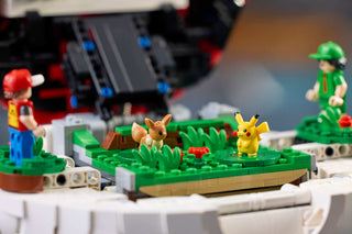 LEGO® Pokémon™ Iconic Trainer Moments Poké Ball 72154 - Moore's Minifigures