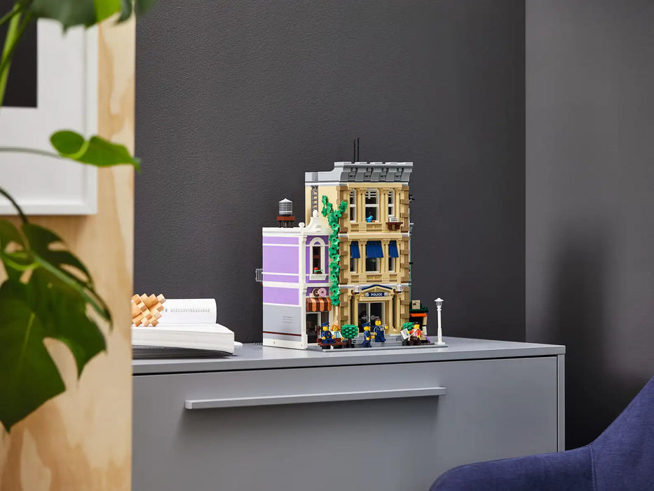 LEGO® Icons Police Station 10278