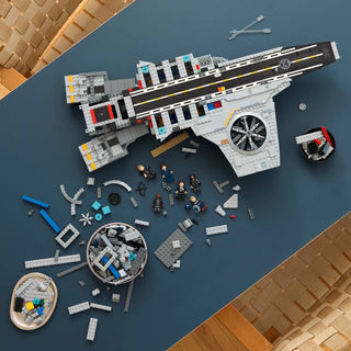 LEGO® ǀ Marvel S.H.I.E.L.D. Helicarrier 76354