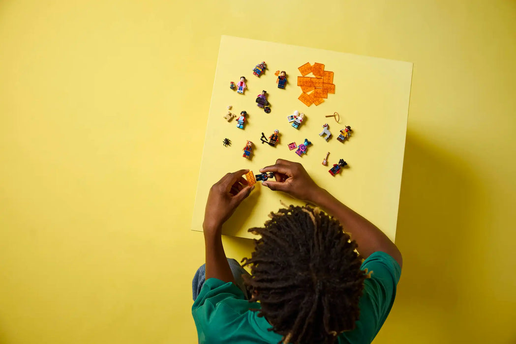 LEGO® Minifigures™ Spider-Man: Across the Spider-Verse 71050