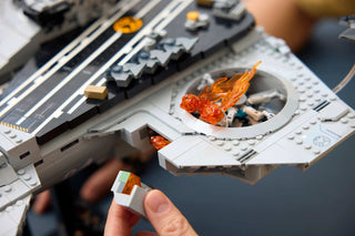 LEGO® ǀ Marvel S.H.I.E.L.D. Helicarrier 76354