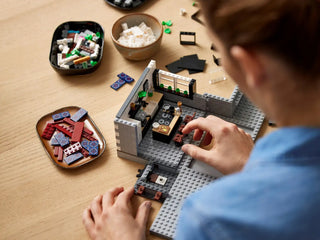 LEGO® Queer Eye – The Fab 5 Loft 10291 (Retired)